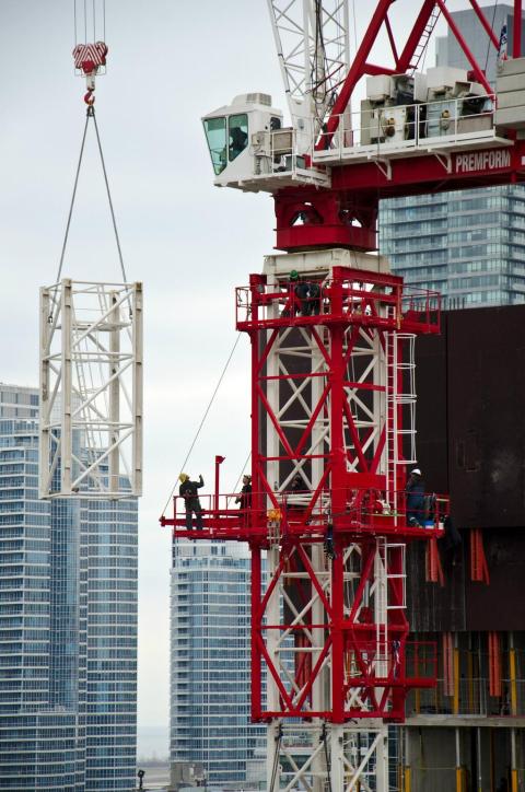 20131119 - Assembly Crane