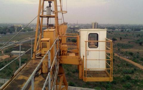 Grue Liebherr 80LC Lome