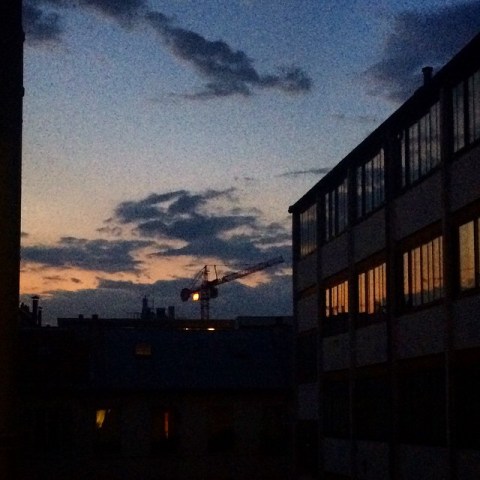 Prendre la lune sous son aile - 4lettres