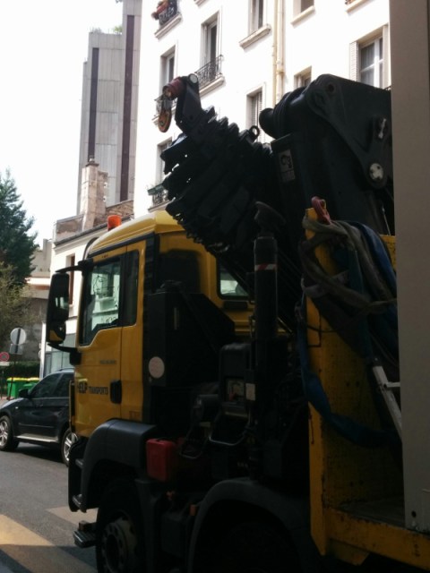 Camion grue rue des Orteaux-