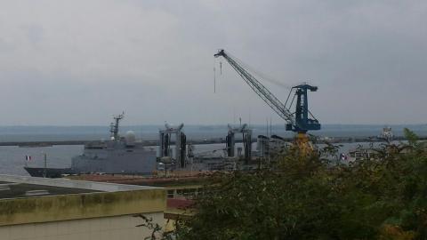 Somme - Bateau militaire avec antennes