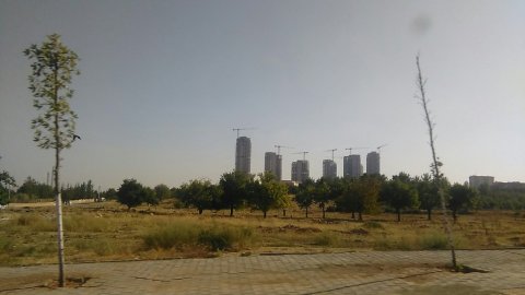 Grues géantes dans la banlieue de Gaziantep, ~30km de la frontière Syrienne