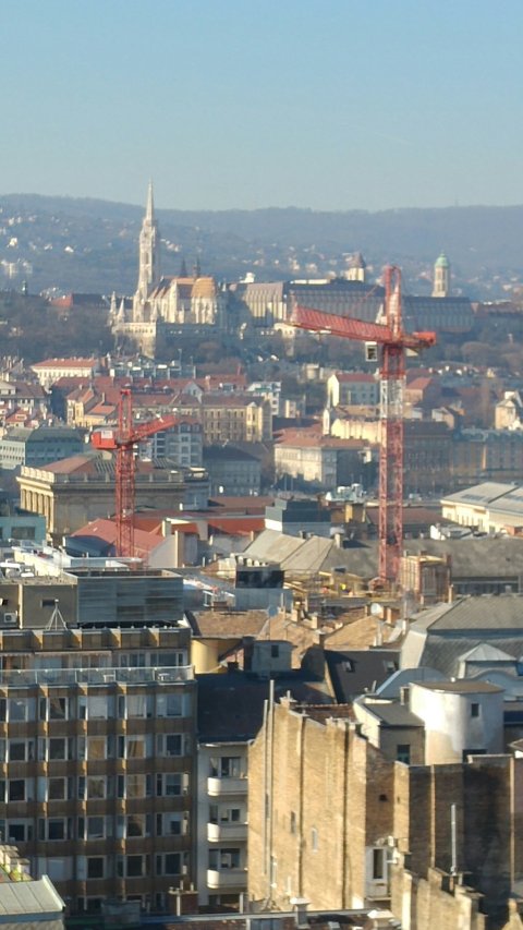 20160212 - Budapest, l'église Saint Mathias et... Des grues