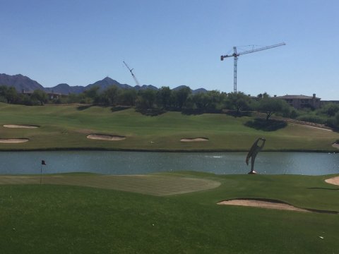 Où les grues jouent au golf