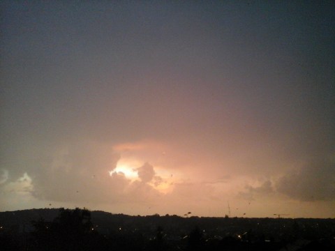 ciel crépusculaire tourmenté