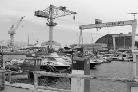 les-droles-de-dames-charlie-et-ses-grues